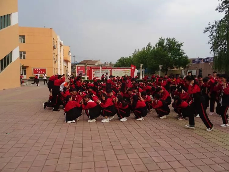 警钟长鸣,防患未然--华奥学校防震逃生演练 - 禹城市华奥学校--官网